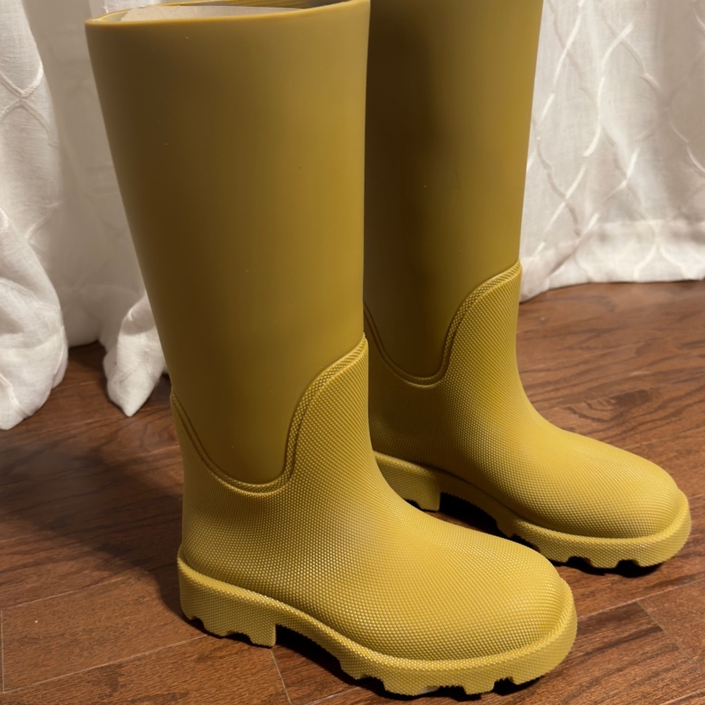 Burberry Mustard Tan Knee-High Boots